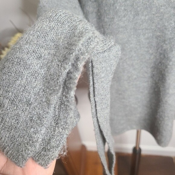 Halogen Gray Long Sleeve Tie Wrist Sweater sz Midium women's - Picture 8 of 12